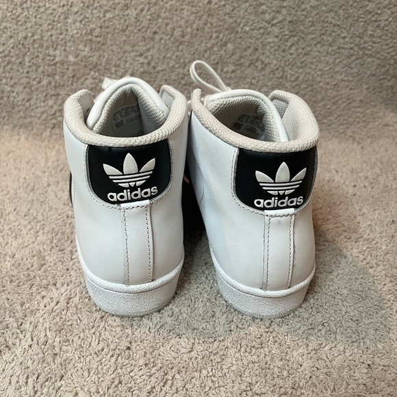 Women’s Addidas Sneakers. - Picture 5 of 5